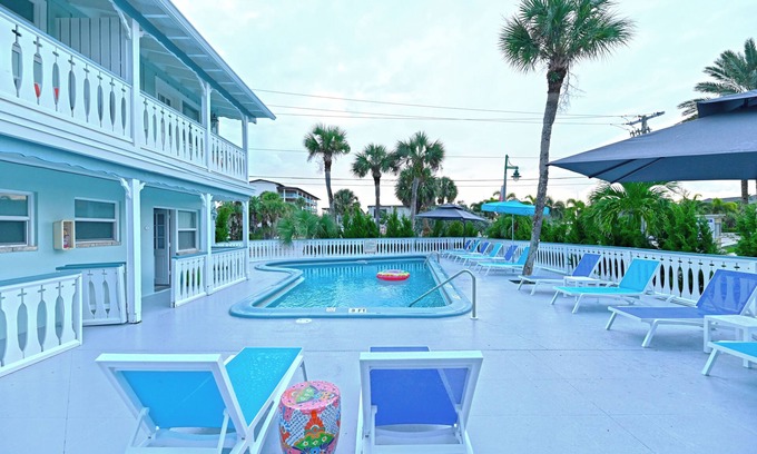 Central Beach Hotel | The Islander Inn