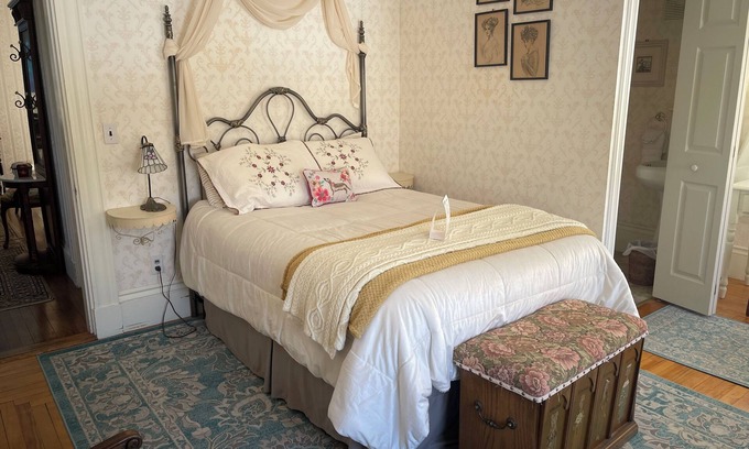 Guilford Bed & Breakfast | The Isobel Room - Full Bed - The Guilford Bed & Breakfast