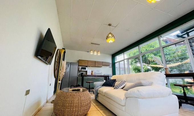 San Salvador Bed & Breakfast | The Jaguar House-Large Stunning Home In Upscale Escalon with Volcano View