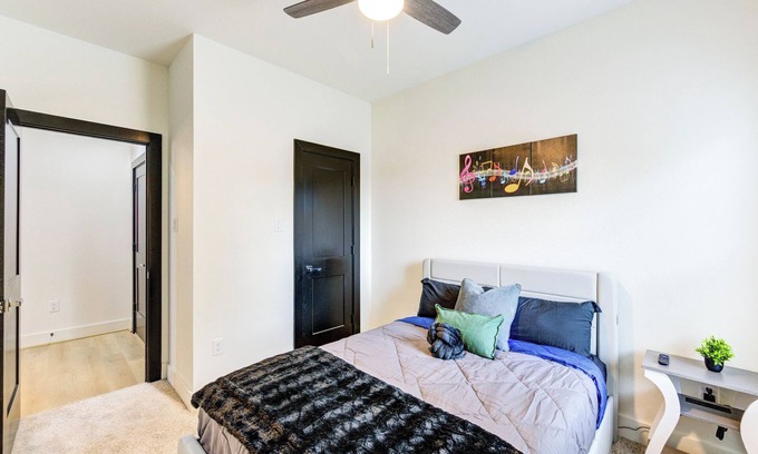 Southeast Houston House | The Jazzy Bungalow!