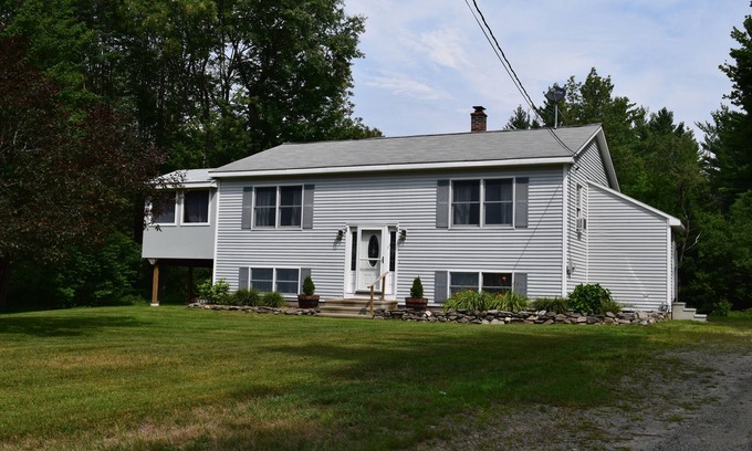 Whitefield House | The Jefferson Road House- A comfortable home in the White Mountains!