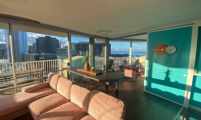 Ala Moana Condo | The Jetsons Sunset Penthouse - Iconic Birds Nest - Urban Retreat Honolulu