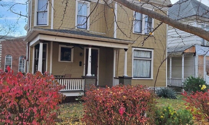 Hannibal House | The John Sydney House - Family and Pet Friendly Historic Home Downtown