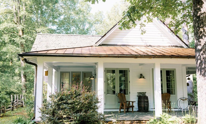 Clayton House | The JOY House- LUXE, Minutes to DWTN Clayton, Lake Burton & Club at Waterfall!