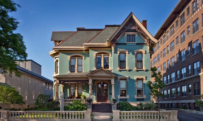 Central Business District Bed & Breakfast | The Kalamazoo House Bed & Breakfast