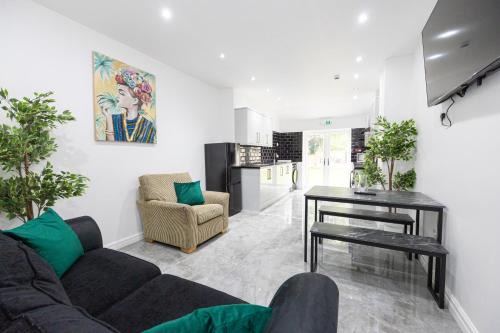 Rusholme House | The Kent- Luxury Rooms