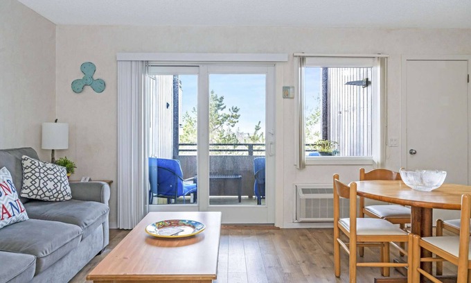 Napeague Apartment | The King 1BR Beachside Home | Tennis+Ocean+WiFiPKG