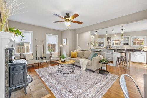 Cleveland House | The Knocking Bird- Mins to CLE Clinic