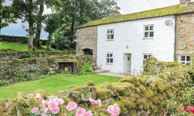 Kirkby Stephen Cottage | THE LA'AL CRAGG, romantic, with open fire in Kirkby Stephen