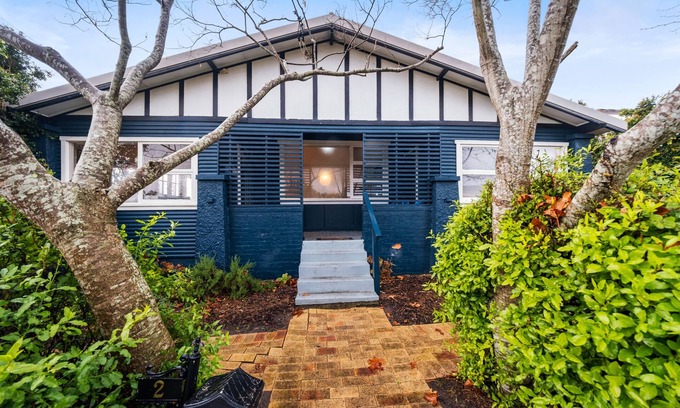 Long Jetty House | The Lake Escape Cottage