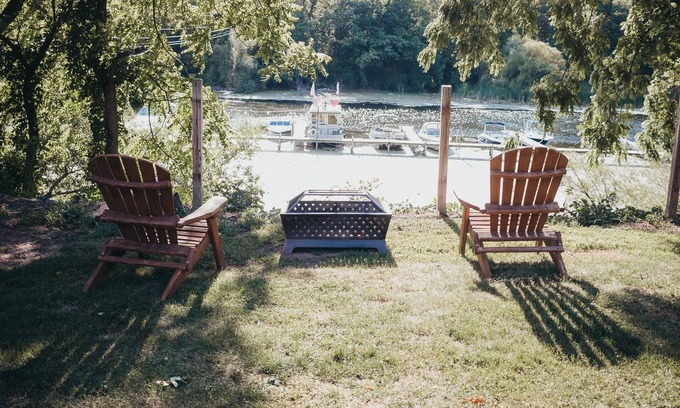 Kent House | The Lake House on the Oak Orchard