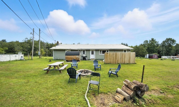 Liberty House | The Lake House - Pool, Hot Tub, Sauna