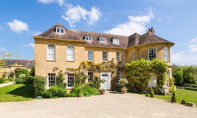 Kemerton Bed & Breakfast | The Lake Room - Upper Court Manor