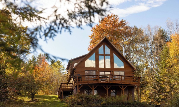 Woodsville House | The Lake's End - Beautiful Lakefront Log Home in the White Mountains