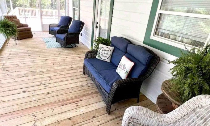 Pine Mountain Valley House | The Lakefront Deckhouse- perfect place for relaxing with nature and family