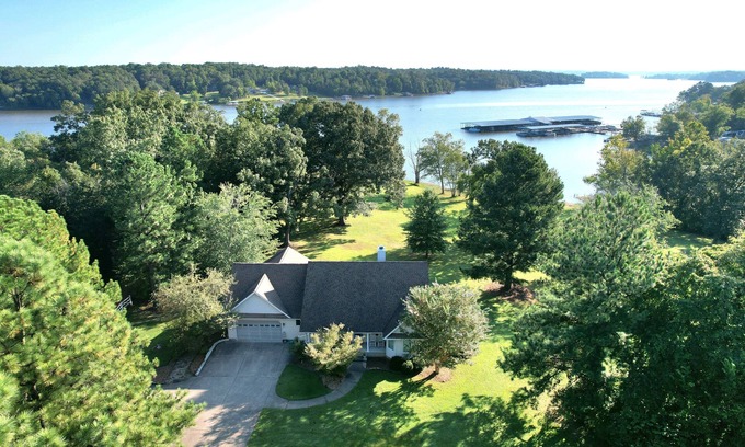 Benton House | The Lakehouse at Ky Lake, waterfront,private dock. gentle private yard.