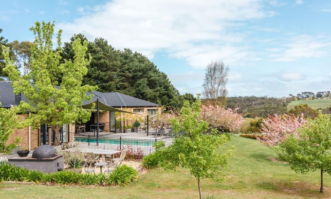 Main Ridge House | The Lakehouse - Great family home with Pool & Tennis Court