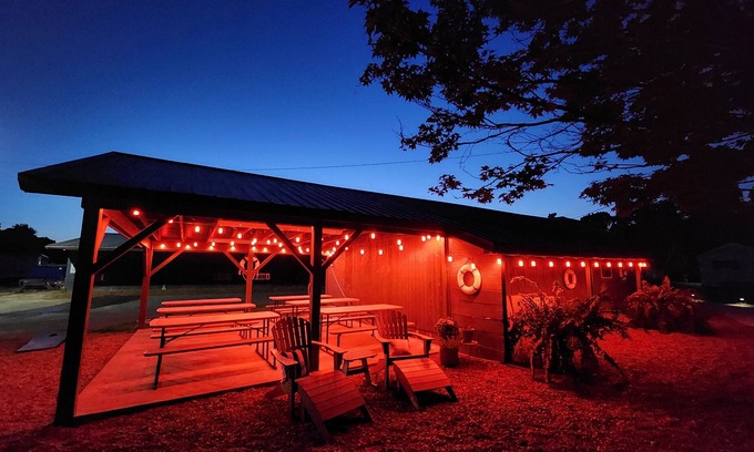 Gilbertsville Hotel | The Lakehouse Inn at Sledd Creek