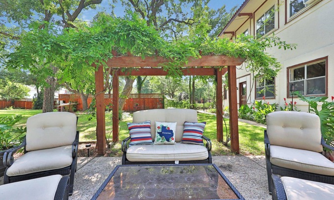 Gainesville Bed & Breakfast | The Lancaster Manor B&B