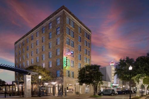 Downtown Hotel | The LaSalle Hotel, Bryan College Station, a Tribute Portfolio Hotel