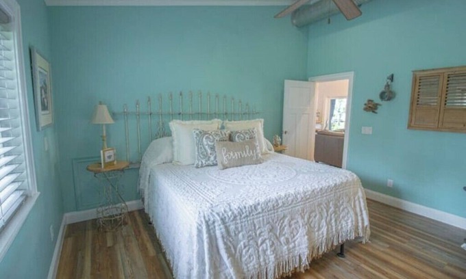 Midway House | The LaSirata at Colonels Island Haven