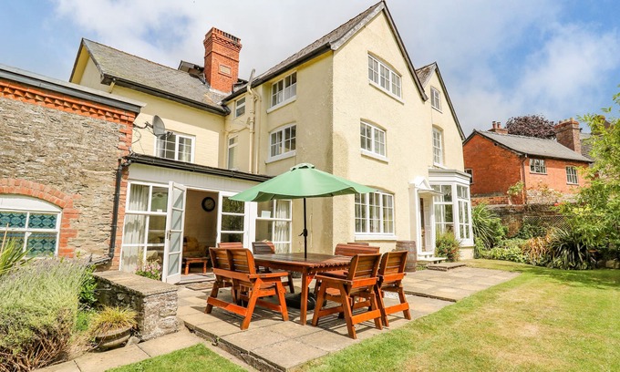 Bishops Castle Cottage | THE LAURELS, pet friendly, with a garden in Bishop's Castle