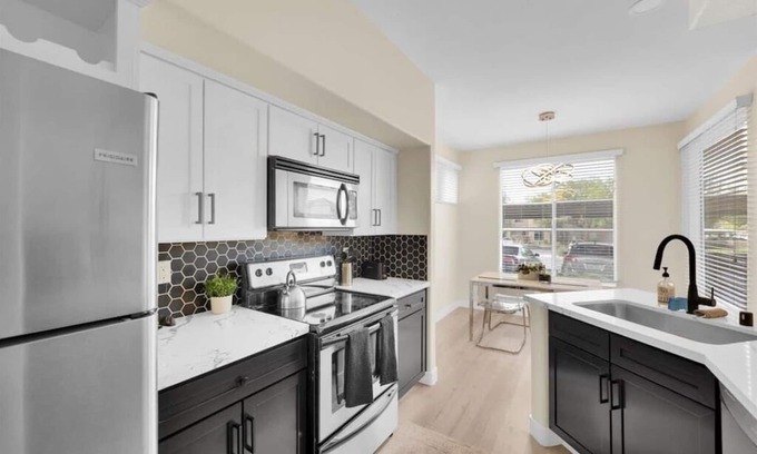 Las Vegas Condo | The Layover * A Modern living near LV Strip