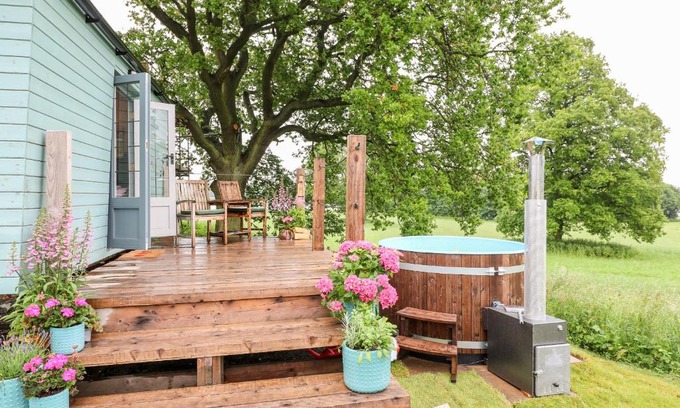 Rugeley House | The Lazy Mare by The Water