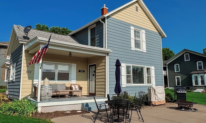 Le Claire House | The LeClaire River Chateau