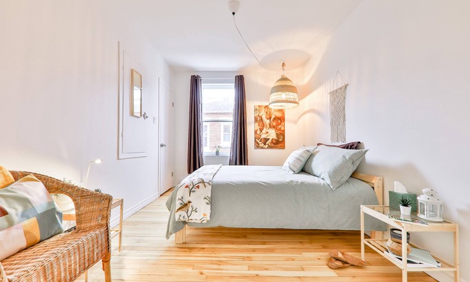 St. Jerome Apartment | The left door. 2 bedroom apartment in downtown St-Jérome.