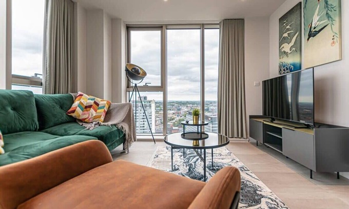 The Docks Apartment | The Lexington III 2BDR | Games Room | Netflix