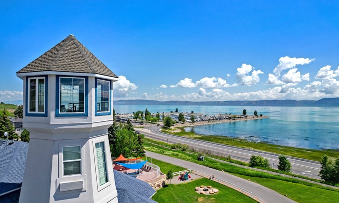 Harbor Village House | The Lighthouse Suite | Seasonal Pool, Hot Tub, Tennis Courts