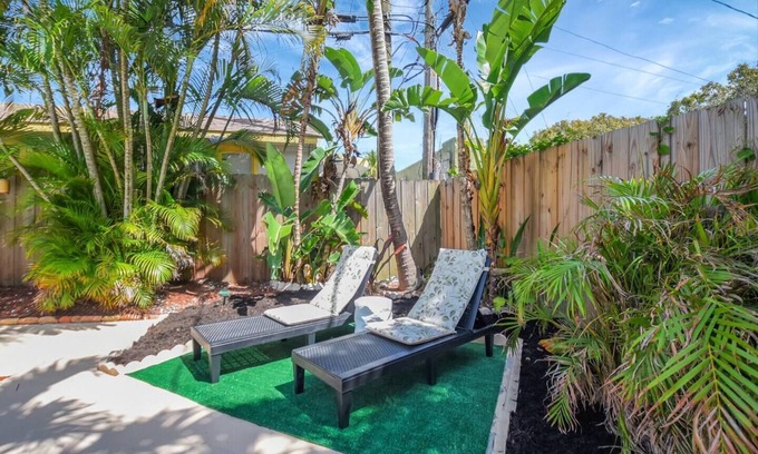 Parker Ridge House | The Lili Pad: Chic West Palm Beach Escape with Private Pool & Artistic Flair.