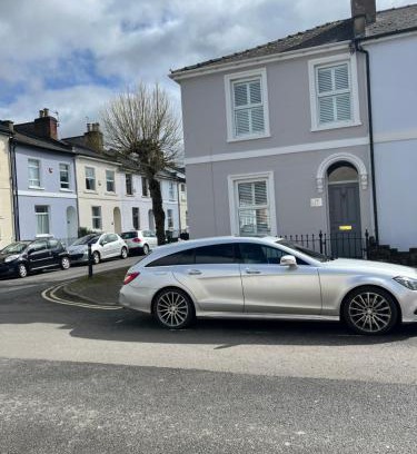 Cheltenham House | The Lily Pad - Boutique Townhouse, a short walk to Town Center and Racecourse
