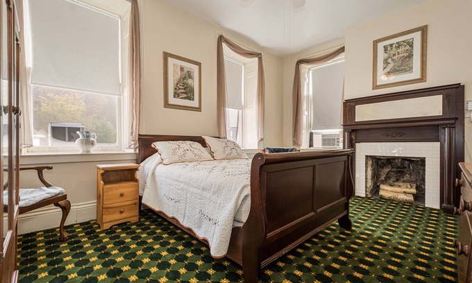 Farmington House | The Lincoln | Historic Victorian Inn Room