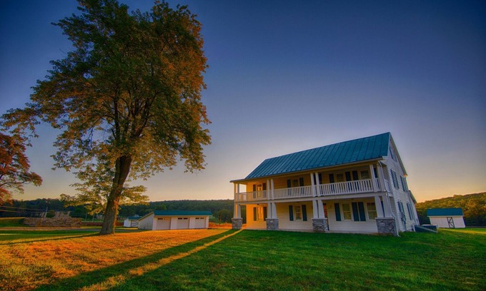 Sabillasville House | The Lincoln House (or for retreats book the whole Caboose Farm compound)