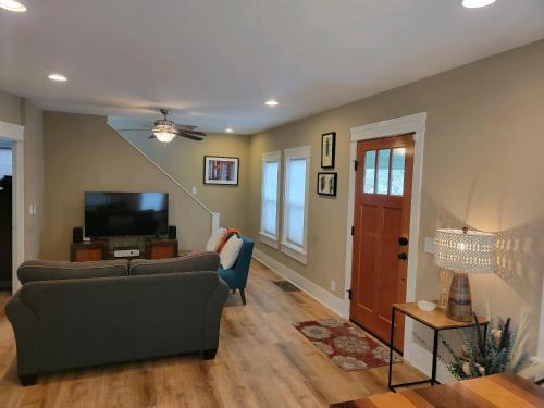 South Central Apartment | The Lincoln House
