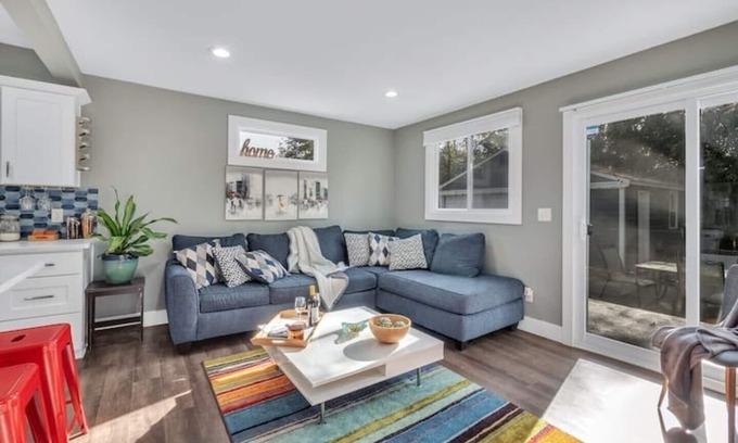 Hazel Park House | The Little Hamster - by Ferndale & Royal Oak w/2TVs - Open Concept - Modern