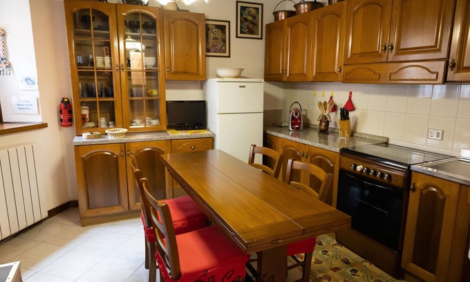 Brusimpiano Apartment | The Little House [Franco's Court]