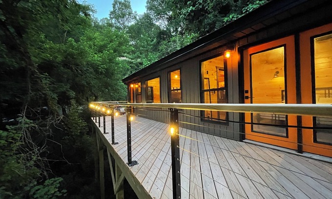 Smithville Cabin | The Little Lake House @ Center Hill Lake Cozy 2-bedroom cabin super fast wi-fi