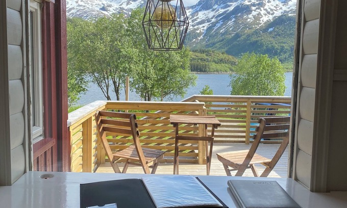 Barstrand Cabin | The Little Red Cabin Lofoten