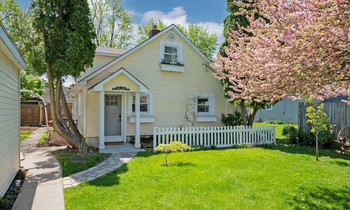 Perrysburg House | The Little Yellow Cottage