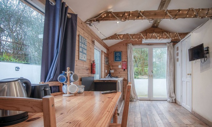 Castlemartin Apartment | The Lodge - 1 Bedroom - Freshwest Beach Retreat