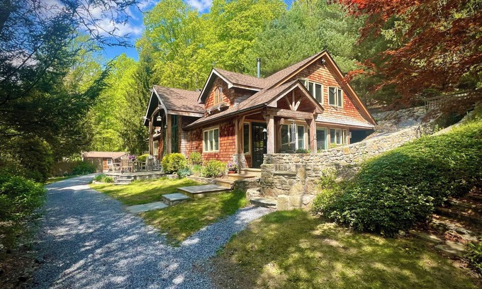 Putnam Valley House | The Lodge: A Hillside Estate w/pool, spa, fire pits, trails, views & 1hr to NYC.