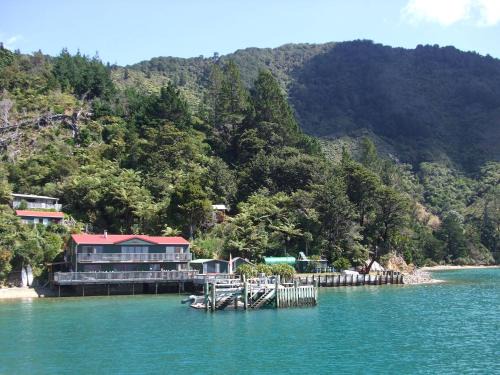 Wilson Bay Resort | The Lodge At Te Rawa
