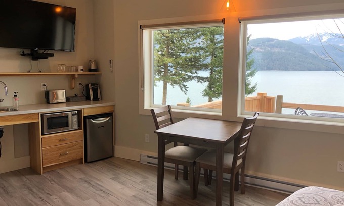 Harrison Hot Springs Cabin | "The Lodge on Harrison Lake" Guest Suite 4 Wheelchair Accessible