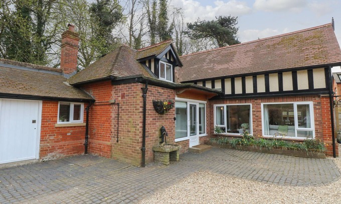 Wroxham Cottage | THE LODGE, pet friendly, with open fire in Hoveton & Wroxham