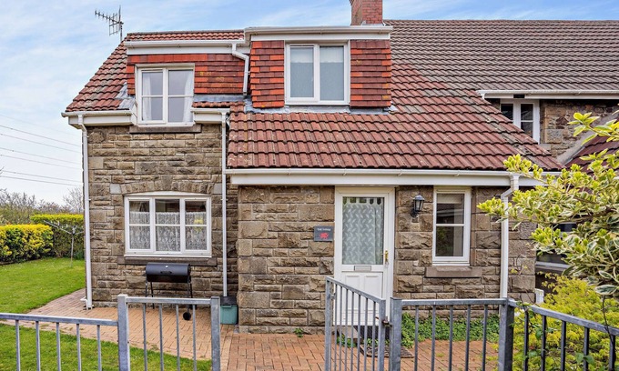 Port Talbot Cottage | The Lodge - Tyn Cellar Barns