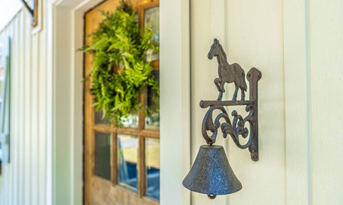 Pinebluff Cottage | The Loft and Mane Cottage - Romantic Getaway