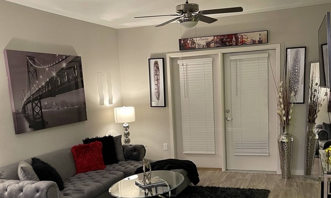 Northlake Apartment | *The London Modern Luxury Rental* ATLANTA/POOL/BALCONY